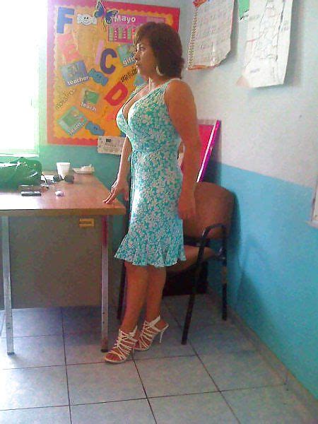 cincuentonas masturbandose|Cougar cincuentona se masturba por webcam